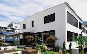 LOOMZ living Self-check-in